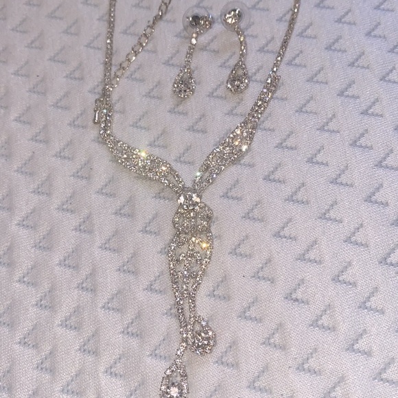 New With Tags Vintage Silver Tone Coldwater Creek Sparkly Necklace & Earring Set - Picture 5 of 6